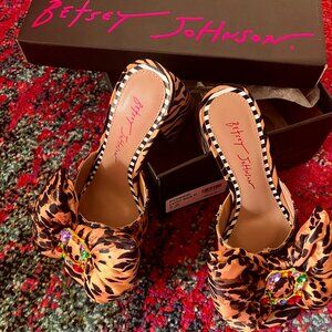 Betsey Johnson leopard platform open shoes